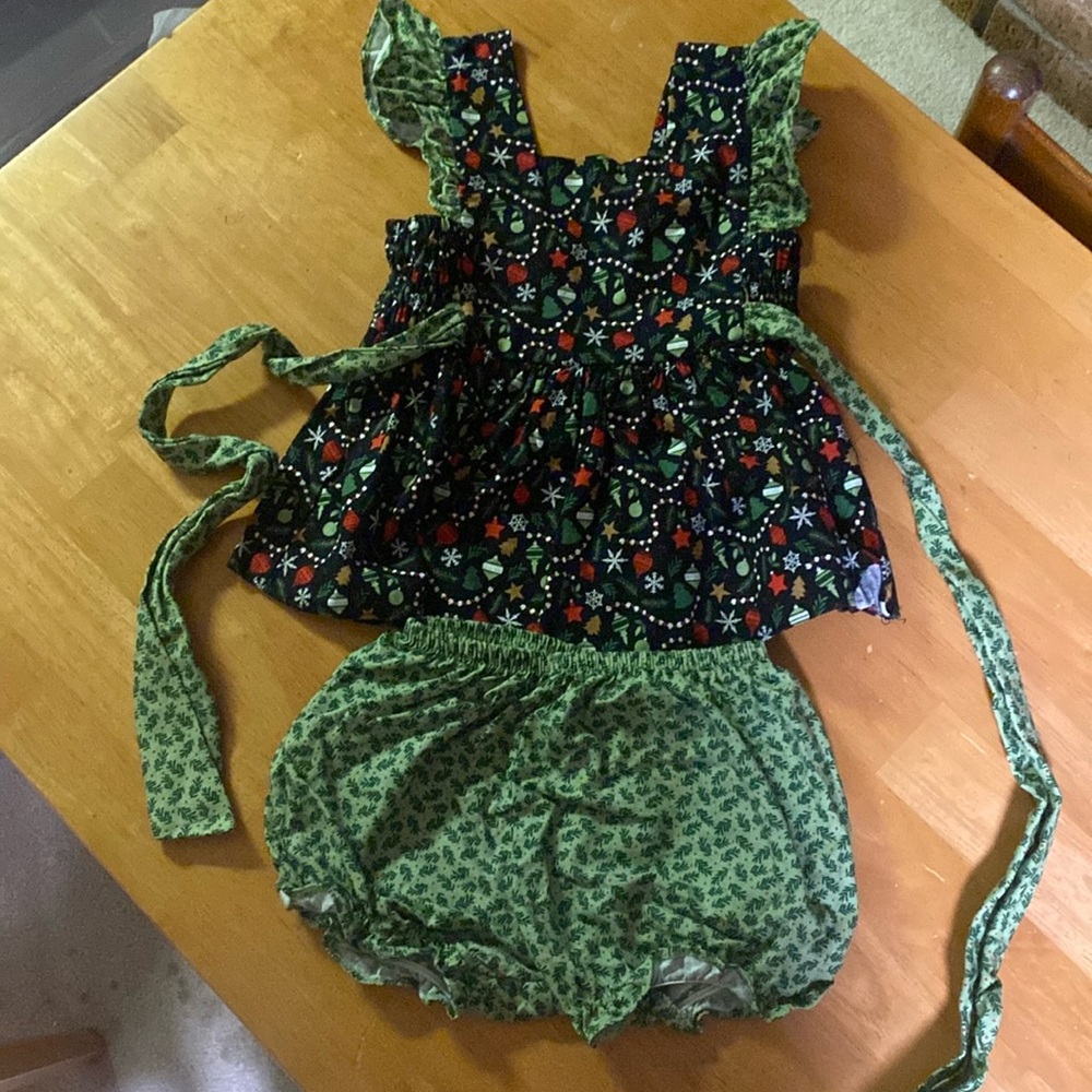 Ricrac 18 months Christmas dress with bloomers with tie on back great condition
